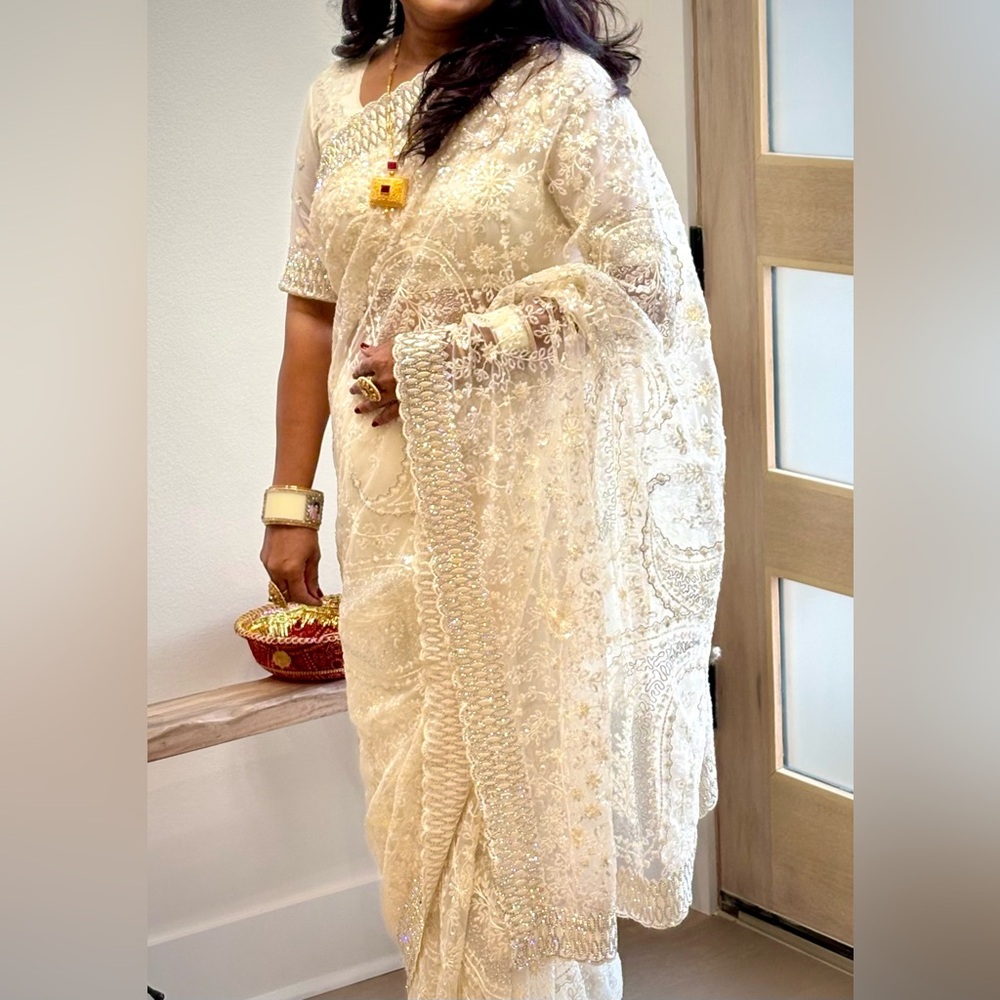 Elegant Cream net Sareewith diamond on it ❤️